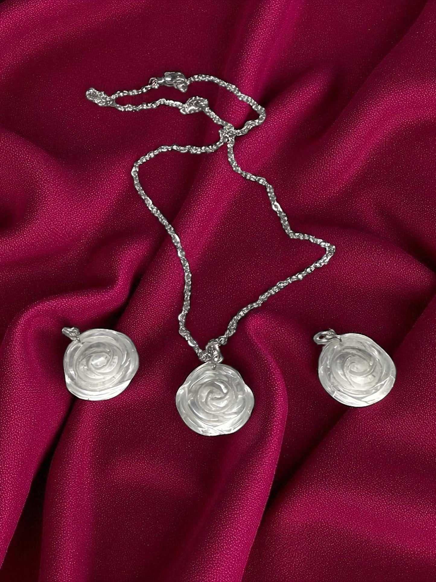 Collar de Cuarzo Cristal en Forma de Rosa