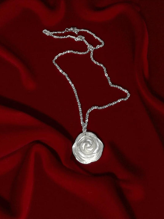 Collar de Cuarzo Cristal en Forma de Rosa