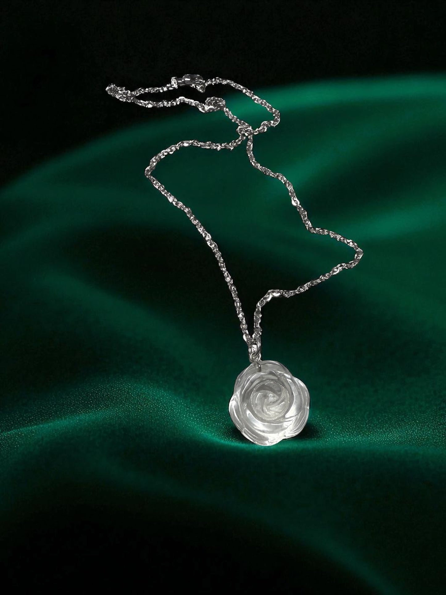 Collar de Cuarzo Cristal en Forma de Rosa